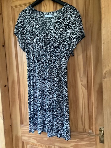 Primark black and - white, knee