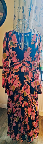 Blurred floral wrap - blurred,