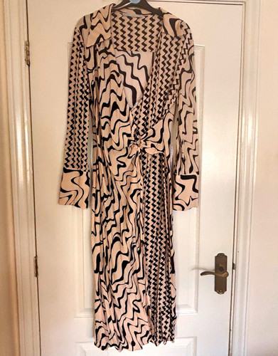 Black beige geometric wrap - f&f,